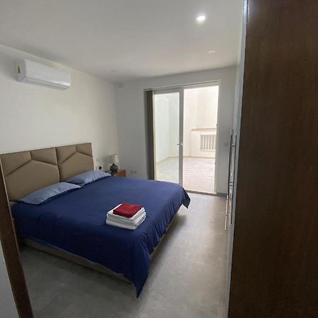 Gzira Two-Bedroom Apartment 외부 사진