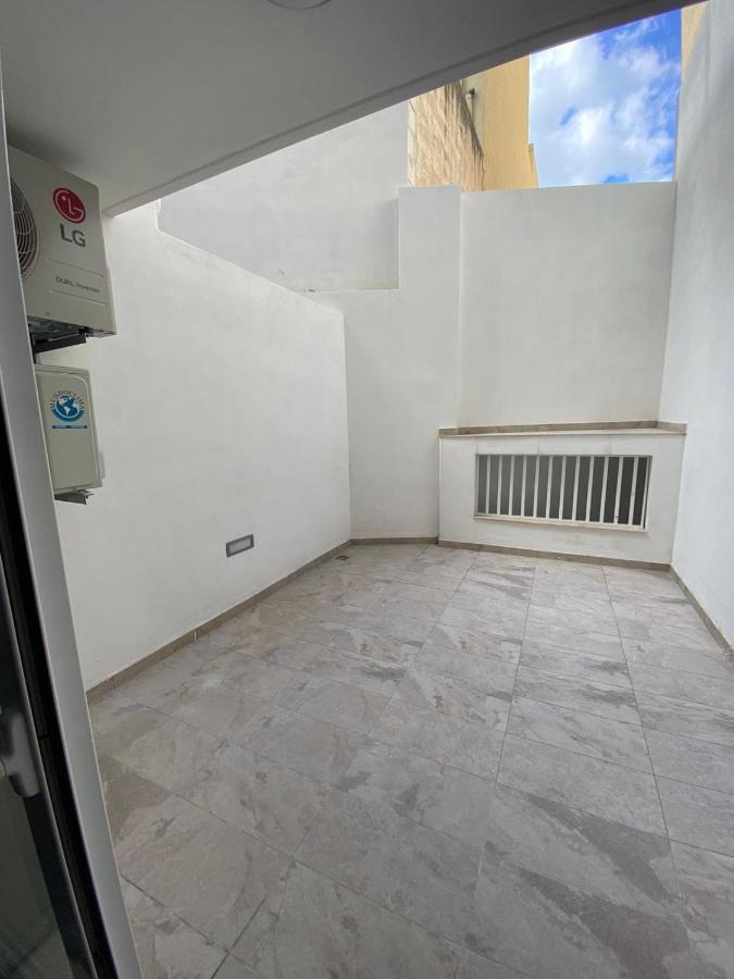 Gzira Two-Bedroom Apartment 외부 사진